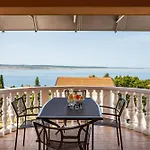 Prkacin 2 Daire Starigrad Paklenica