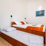 Prkacin 2 * Starigrad Paklenica