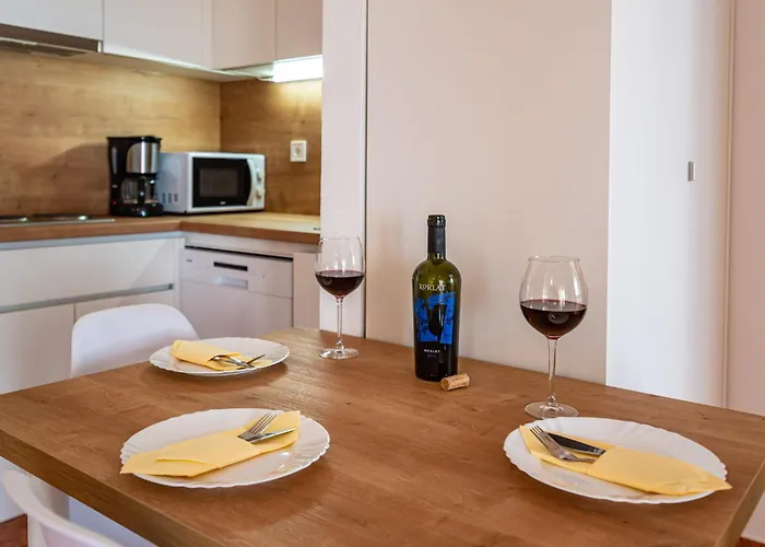 Prkacin 2 * Стариград-Пакленица