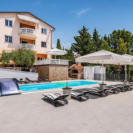 Prkacin 2 * Starigrad Paklenica