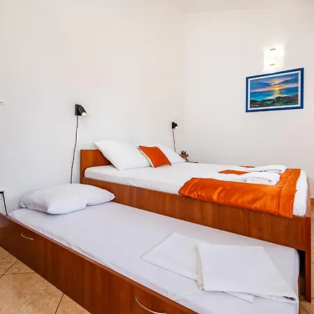 Prkacin 2 * Starigrad Paklenica