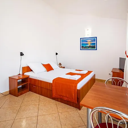 Prkacin 2 * Starigrad Paklenica